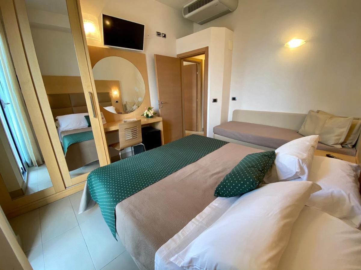Hotel Granada Milano Marittima Esterno foto