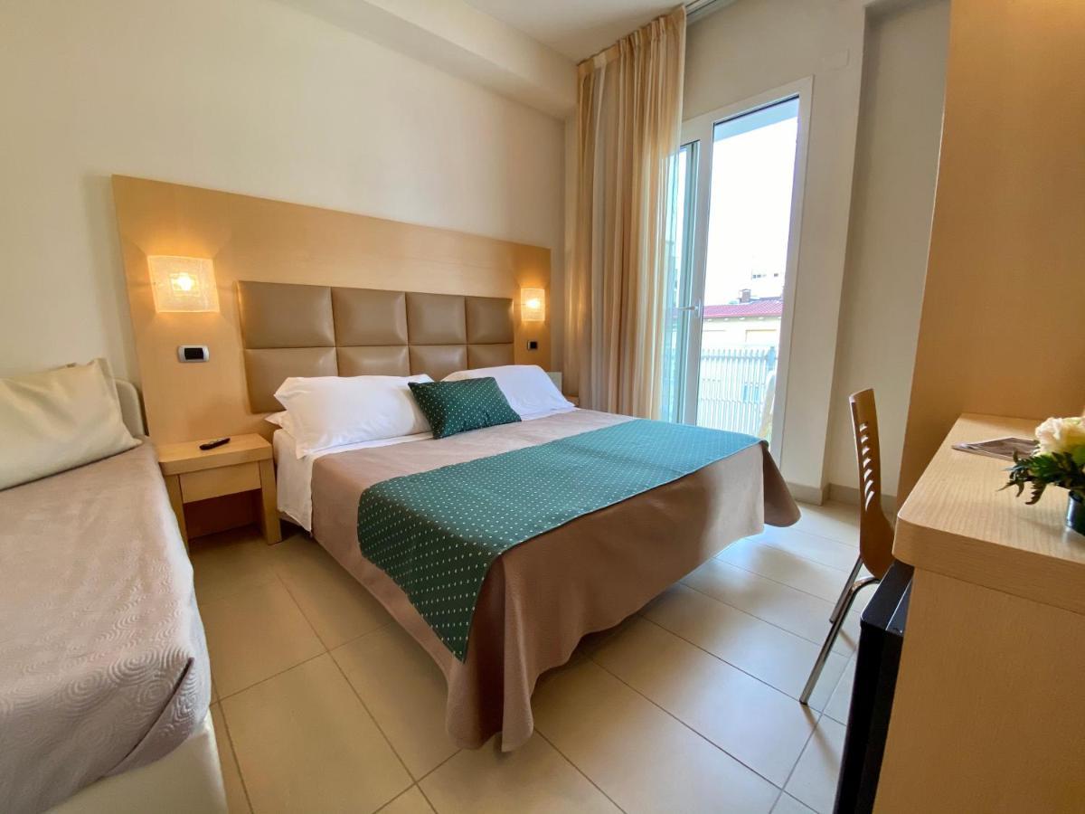 Hotel Granada Milano Marittima Esterno foto