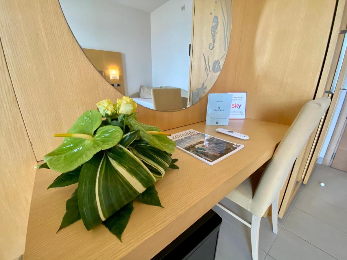 Hotel Granada Milano Marittima Esterno foto