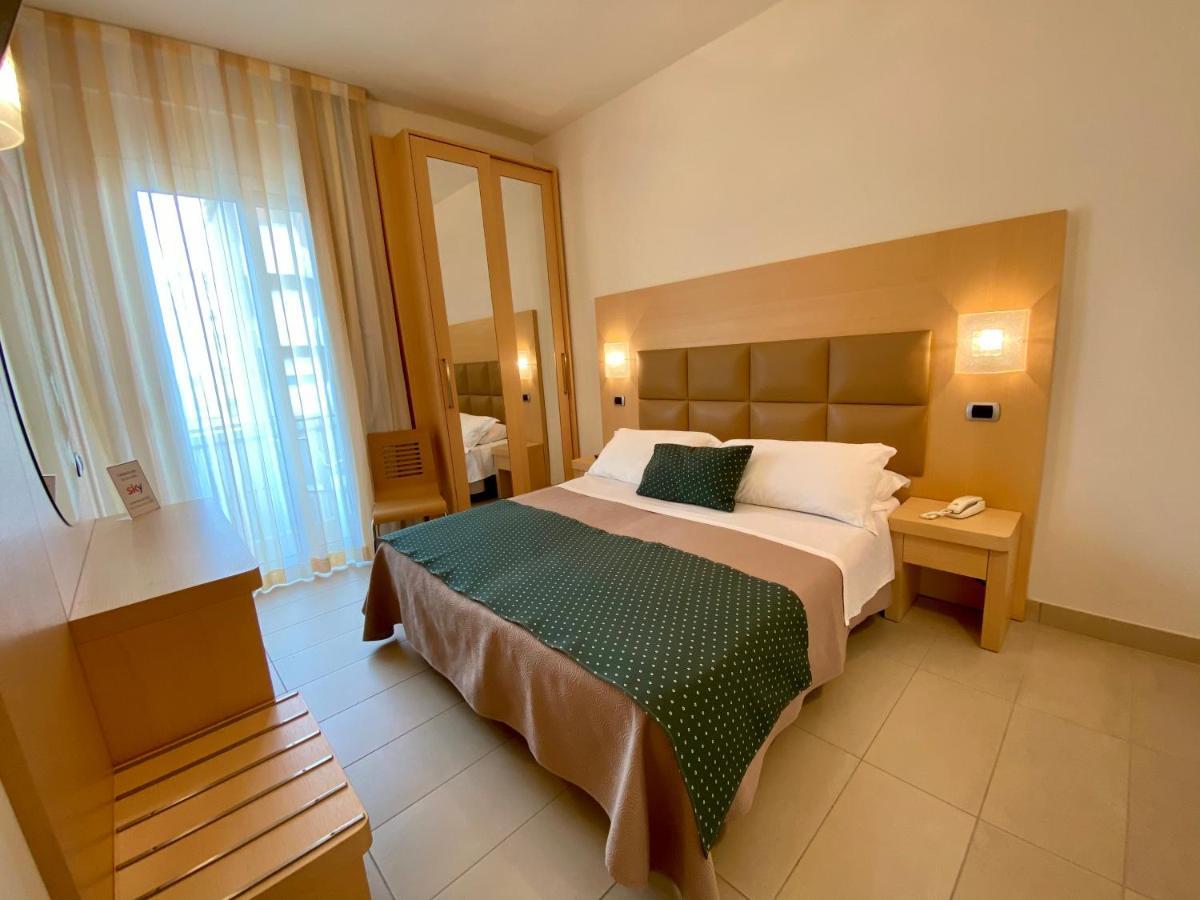 Hotel Granada Milano Marittima Esterno foto