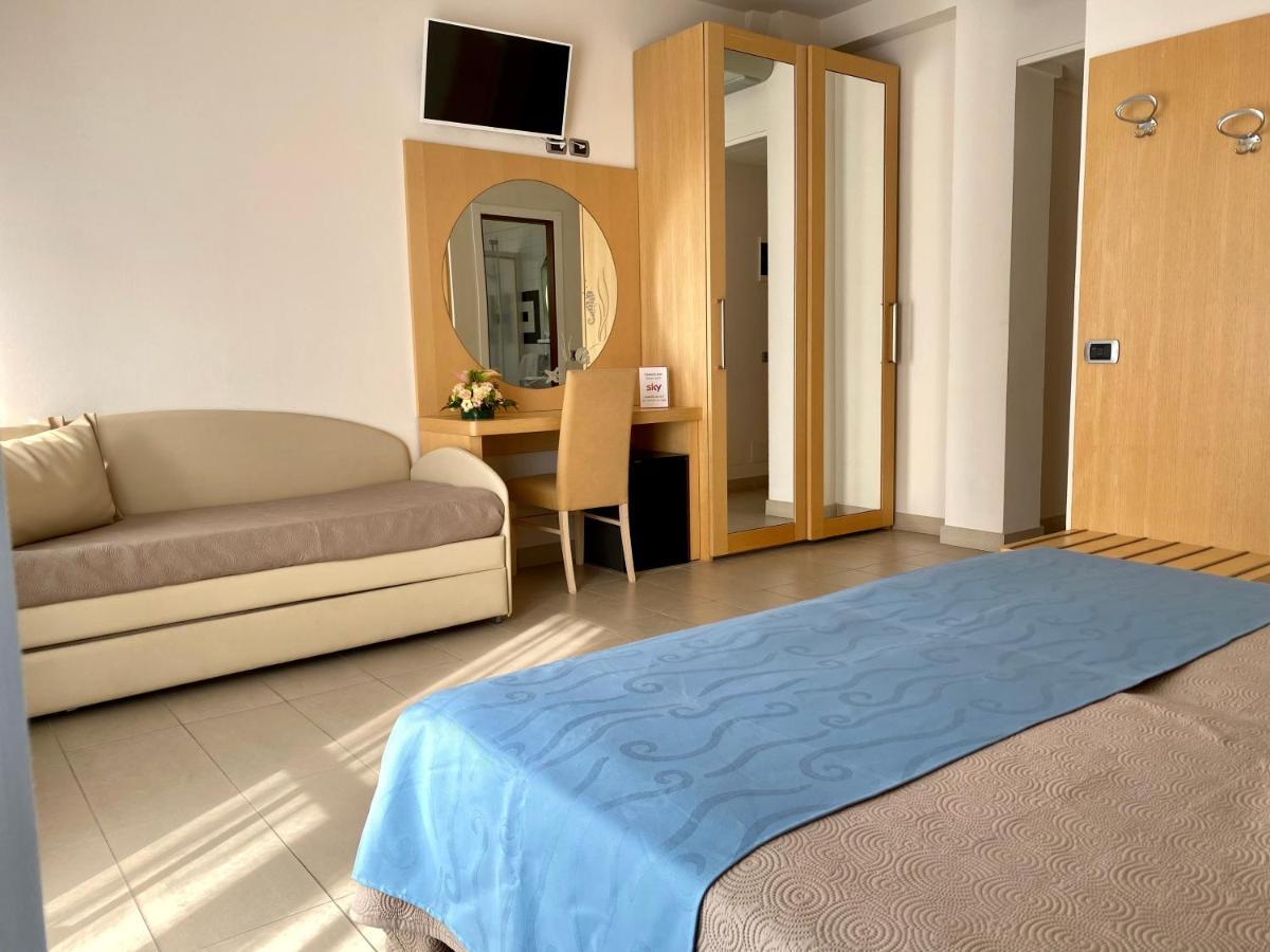Hotel Granada Milano Marittima Esterno foto