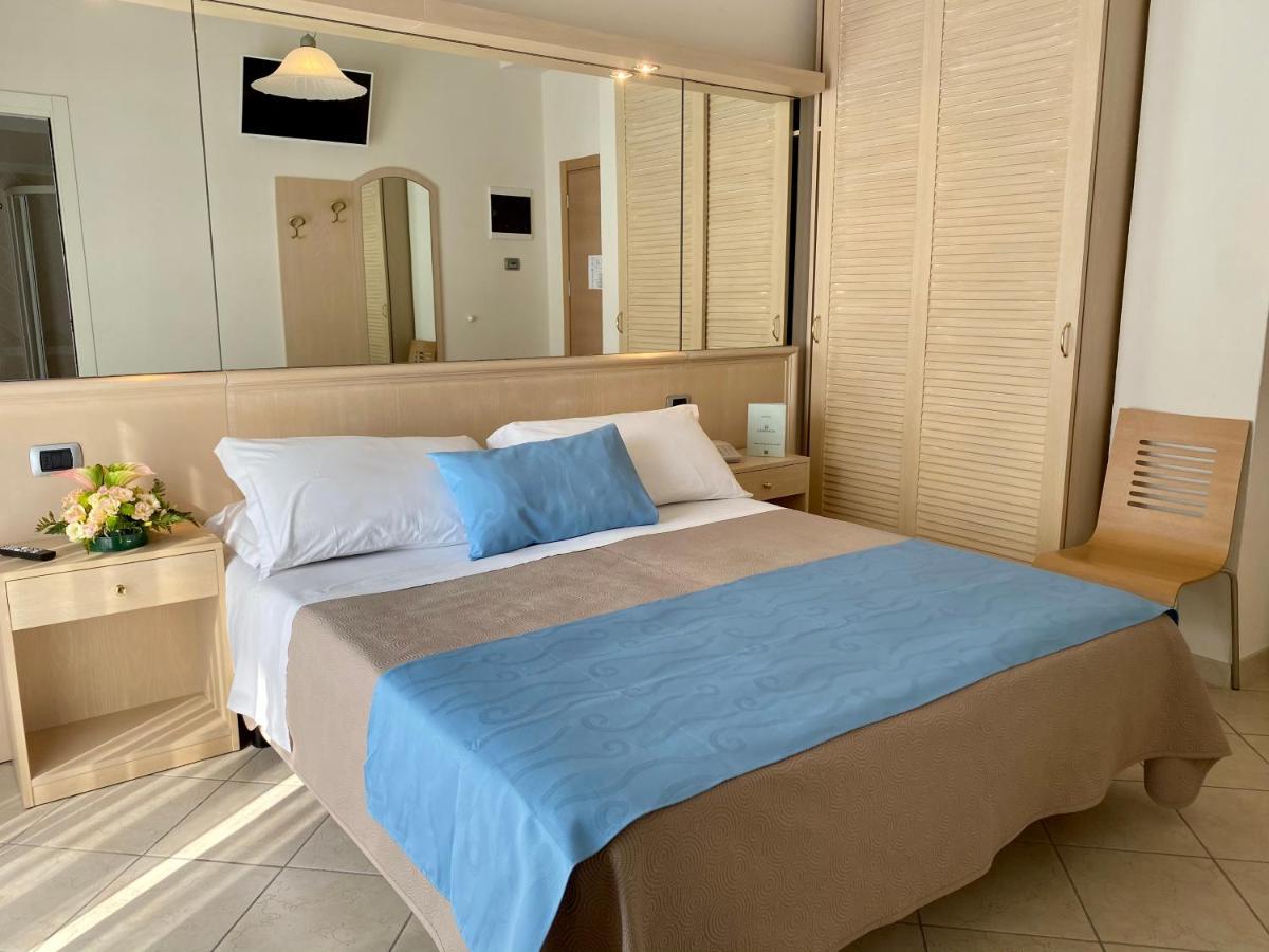 Hotel Granada Milano Marittima Esterno foto