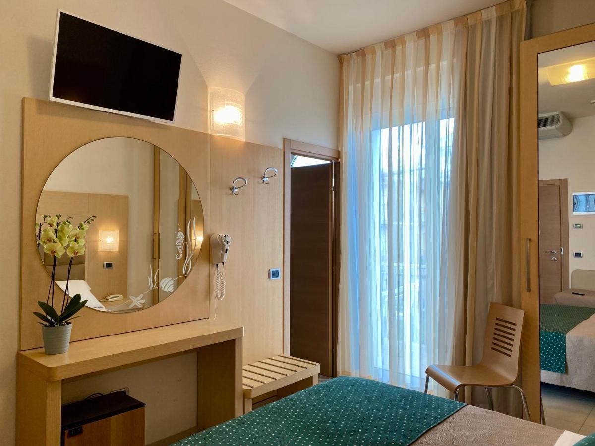 Hotel Granada Milano Marittima Esterno foto