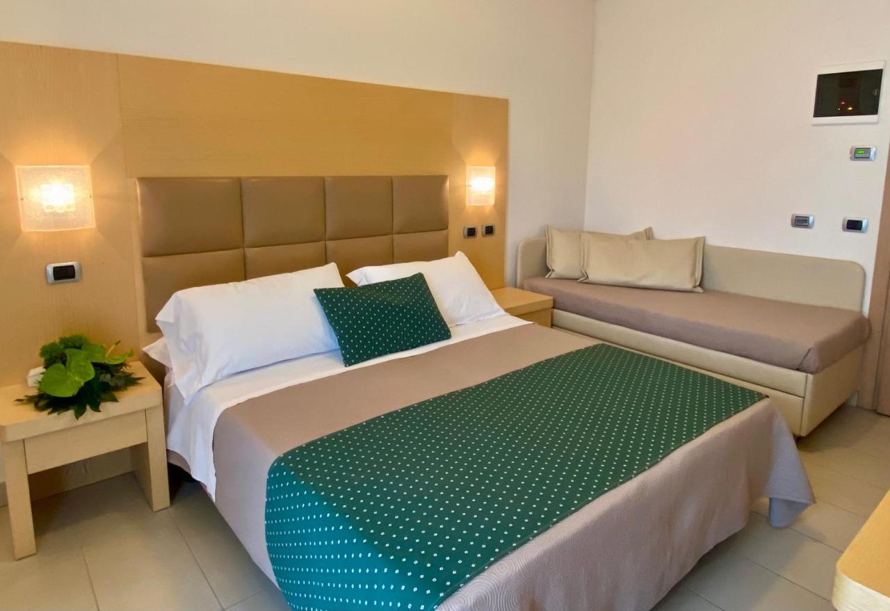 Hotel Granada Milano Marittima Esterno foto