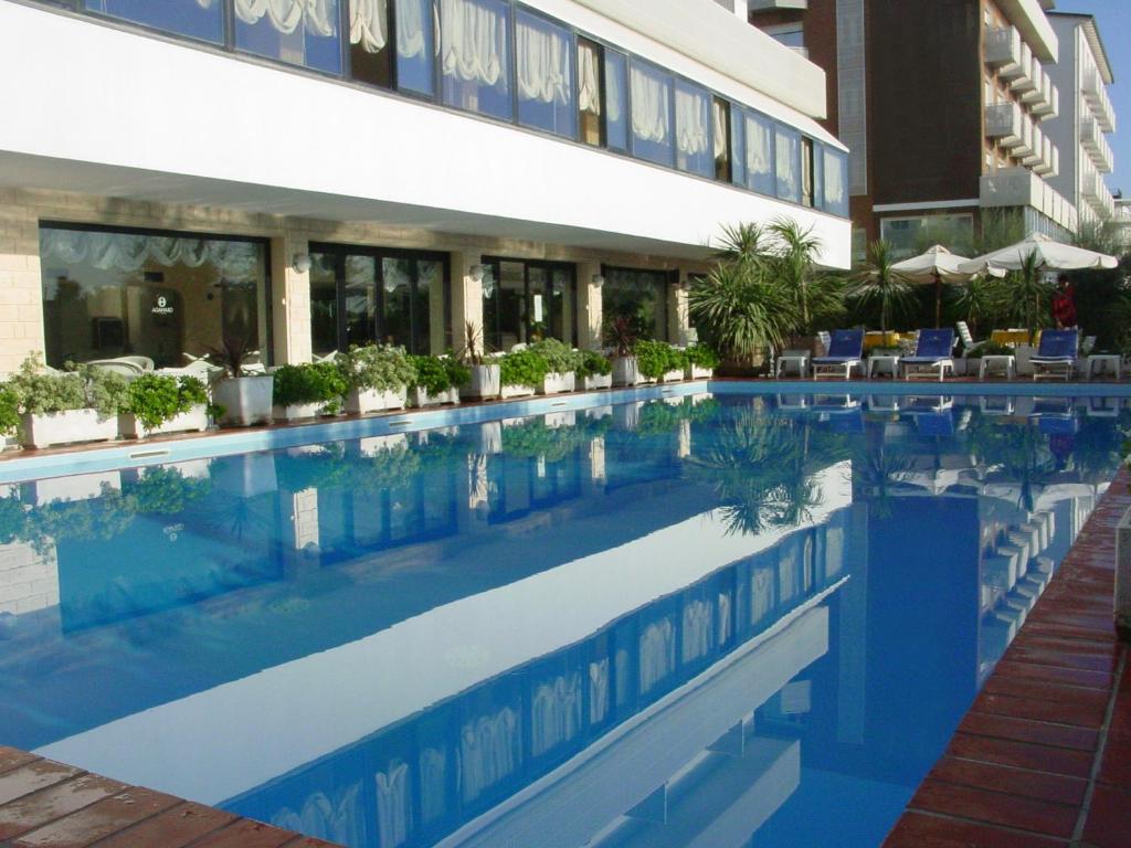 Hotel Granada Milano Marittima Esterno foto