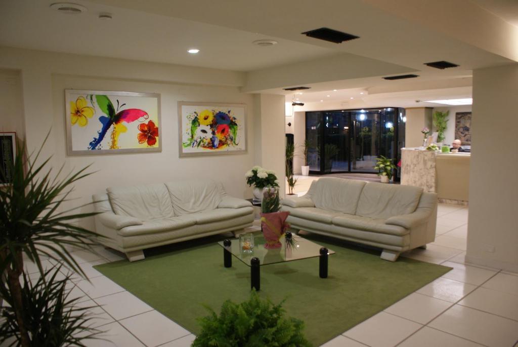 Hotel Granada Milano Marittima Esterno foto