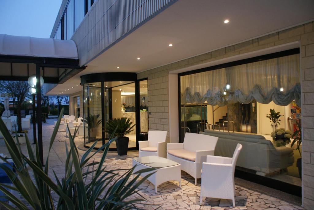 Hotel Granada Milano Marittima Esterno foto