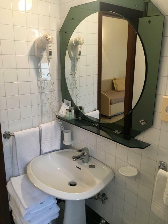 Hotel Granada Milano Marittima Esterno foto