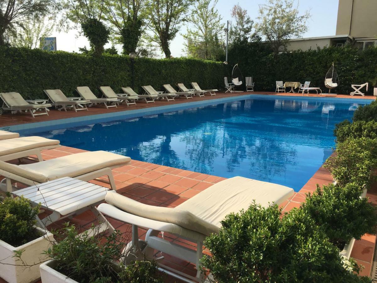 Hotel Granada Milano Marittima Esterno foto