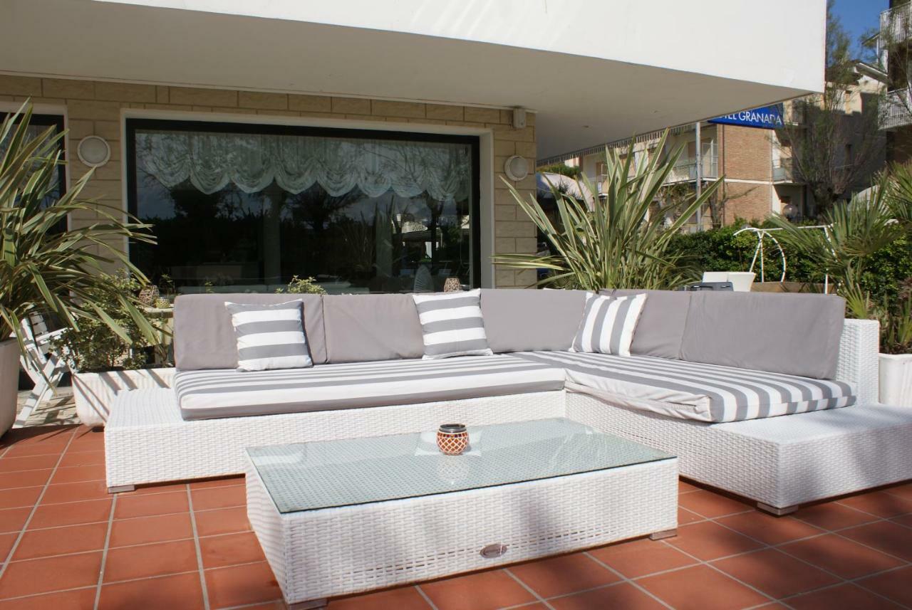 Hotel Granada Milano Marittima Esterno foto